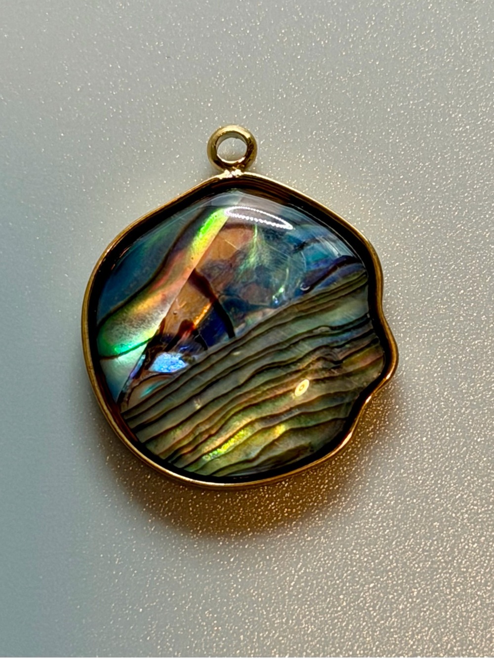 Abalone Shell Pendant - Multicolor - Picture 2 of 3